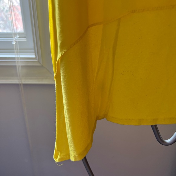 Sleeveless top. - Picture 2 of 4